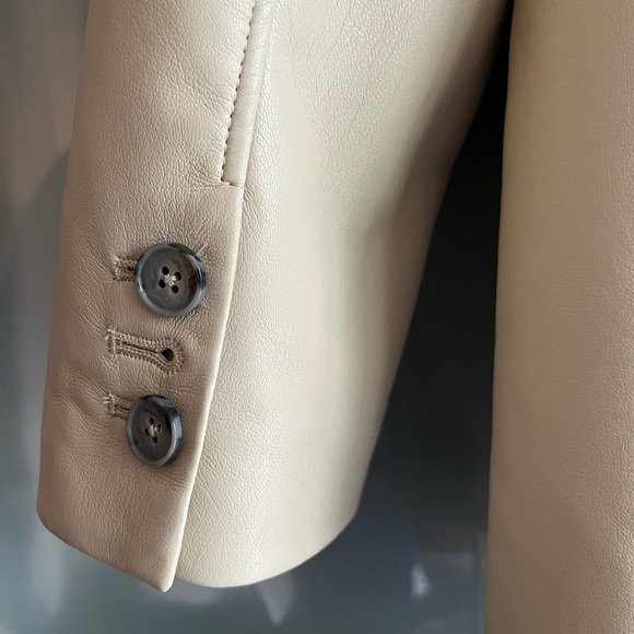 Babaton Smith Blazer in Sand White - Picture 4 of 9